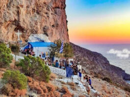 “Περιπατητικός” Εσπερινός στο εκκλησάκι του Αγίου Φώτη στον Πάνορμο