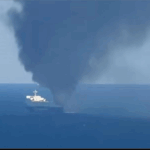 Φωτιά στο «Blue Carrier 2» βόρεια της Μυκόνου – 29 άτομα και 166 φορτηγά στο πλοίο