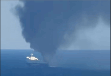 Φωτιά στο «Blue Carrier 2» βόρεια της Μυκόνου – 29 άτομα και 166 φορτηγά στο πλοίο