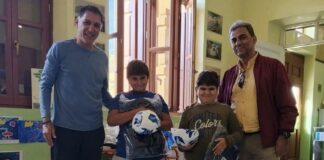 Μια μικρή προσφορά, ένα μεγάλο χαμόγελο για τους δύο μαθητές της Τελένδου