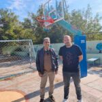 Από το αίτημα στην πράξη: Δύο νέες μπασκέτες στο σχολείο του Βαθύ με άμεση παρέμβαση του Δήμου (VIDEO)